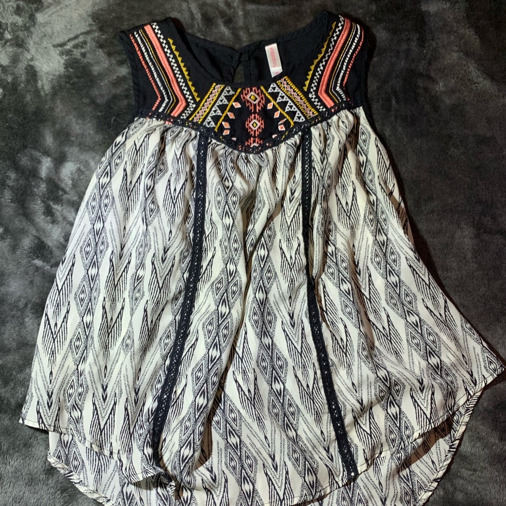 Xhileration Patterned Top